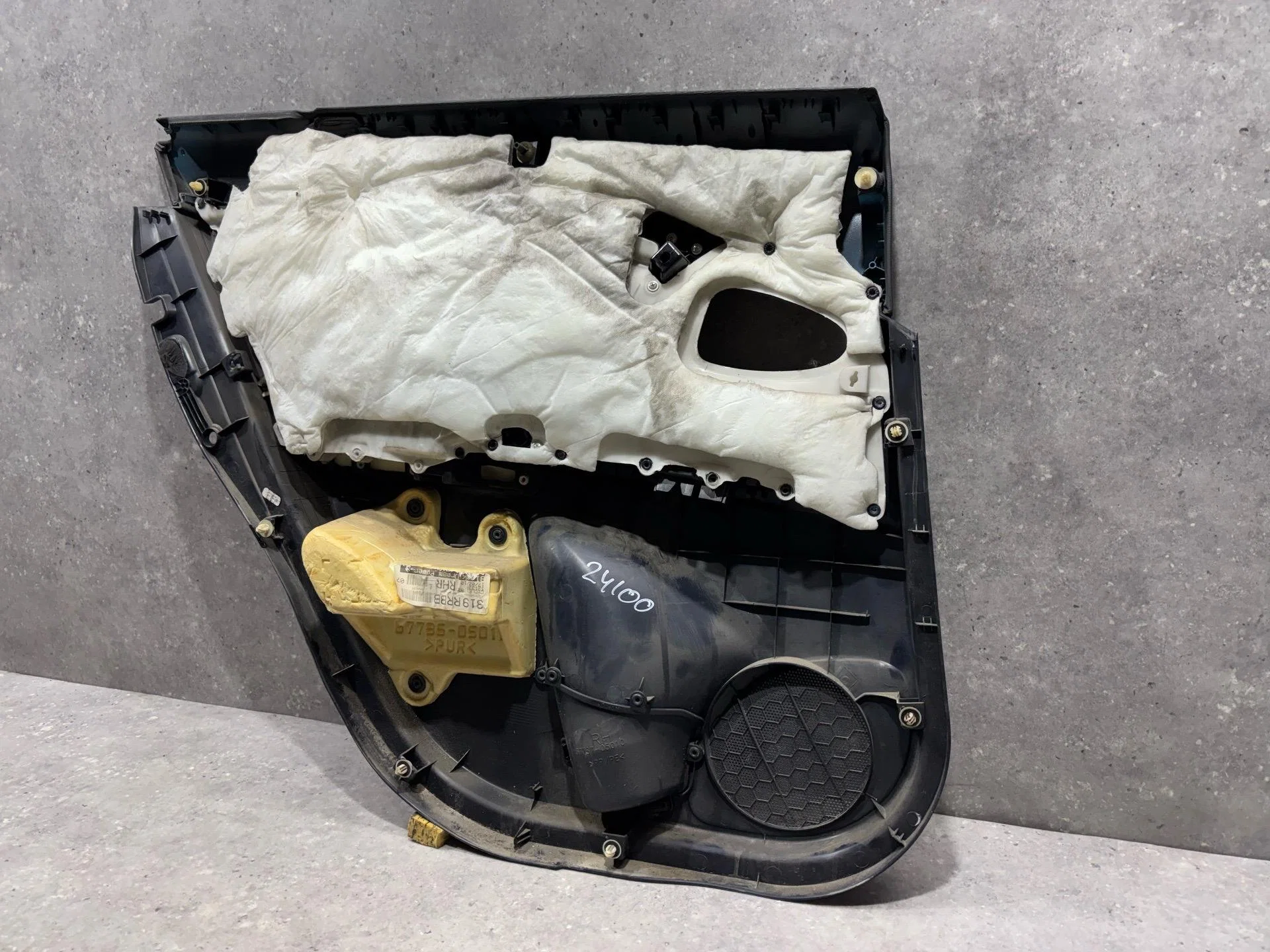 Обшивка двери задней правой Toyota Avensis 3 T270 - миниатюра 10