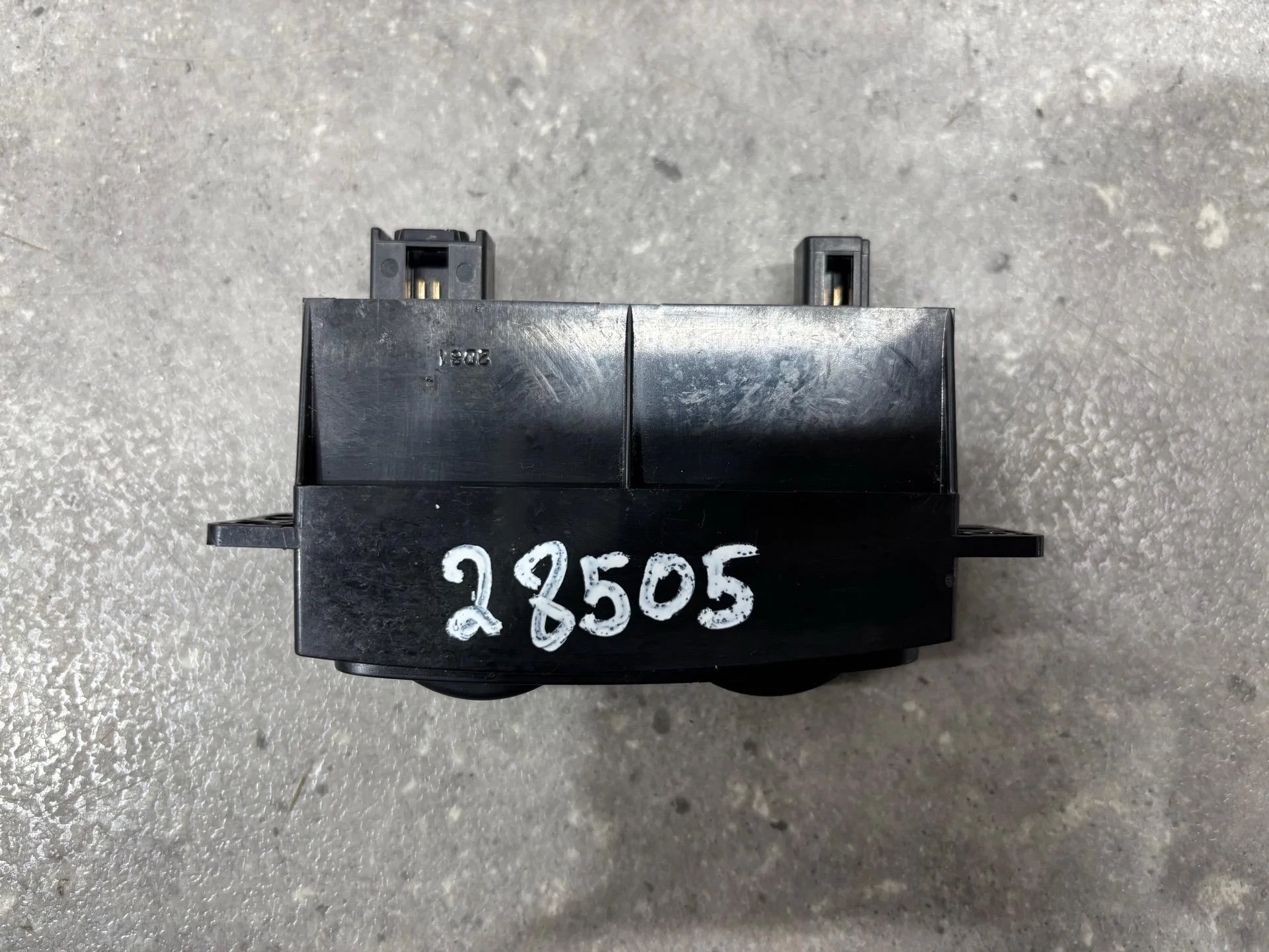 Кнопка обогрева сидений Toyota Avensis 8475105030 - миниатюра 4