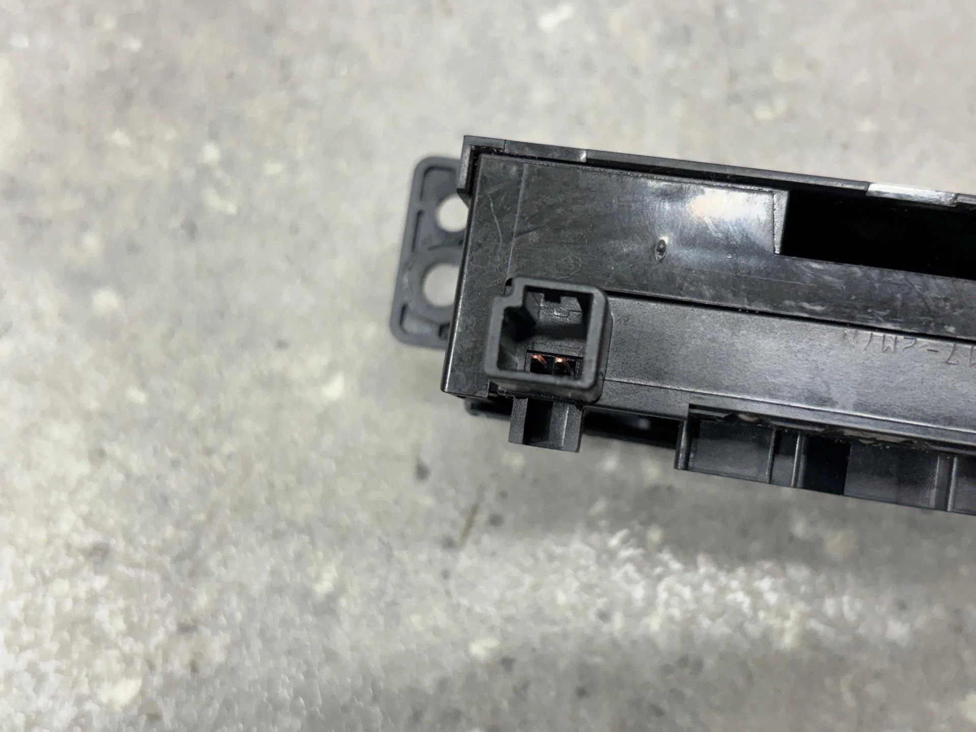 Кнопка обогрева сидений Toyota Avensis 8475105030 - миниатюра 6