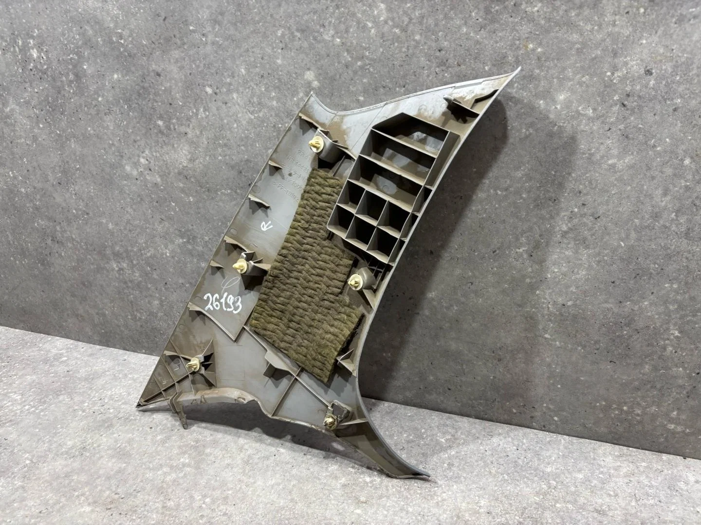 Обшивка стойки задняя правая верхняя Mitsubishi 9 - миниатюра 5
