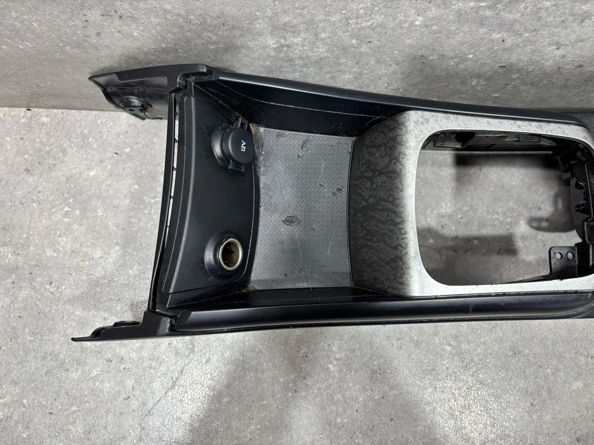 Консоль салона Hyundai Elantra 4 HD 2010 - миниатюра 6