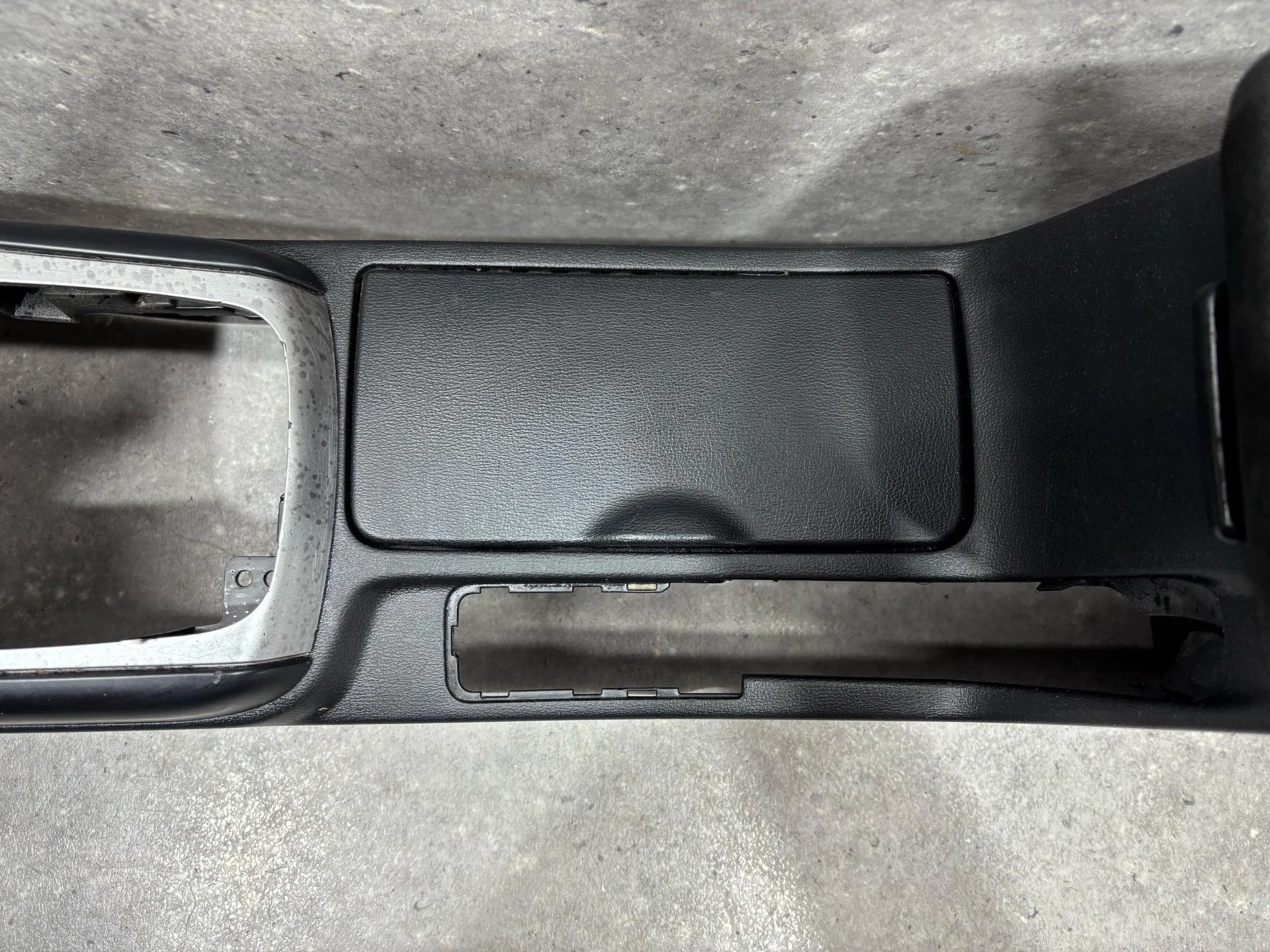 Консоль салона Hyundai Elantra 4 HD 2010 - миниатюра 7