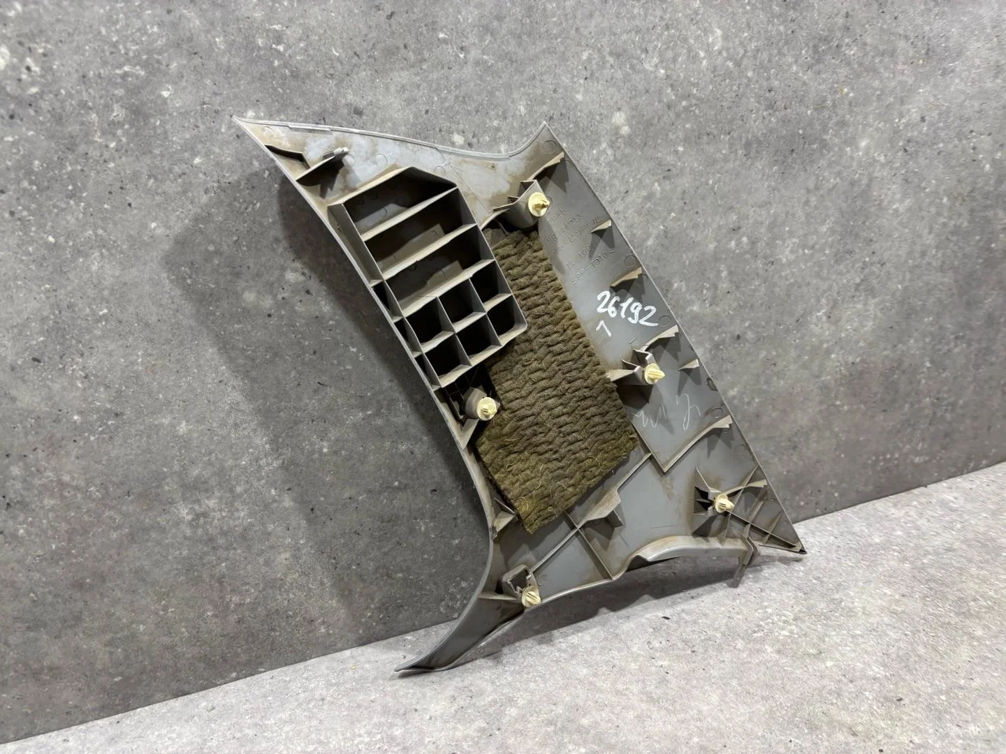 Обшивка стойки задняя левая верхняя Mitsubishi 9 - миниатюра 6