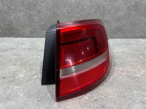 Фонарь задний наружный правый Volkswagen Jetta