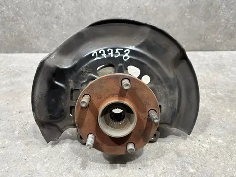 Кулак передний правый Toyota Corolla 11 E180