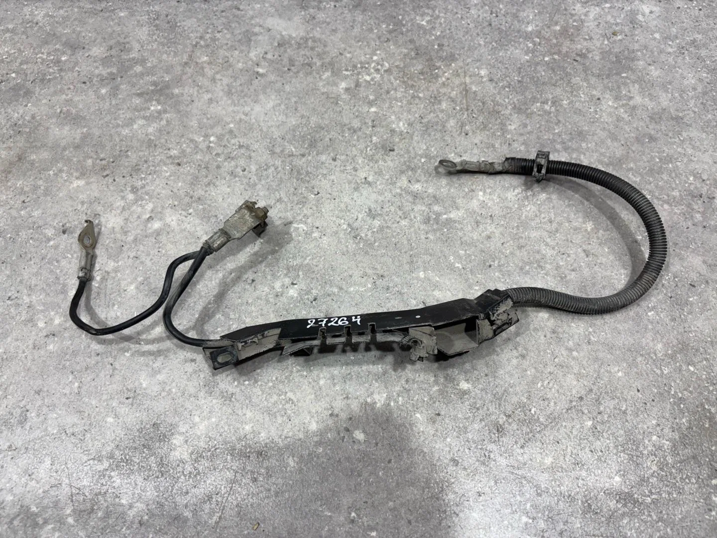 Клемма аккумулятора плюс Toyota Avensis 9008082044 - изображение 1