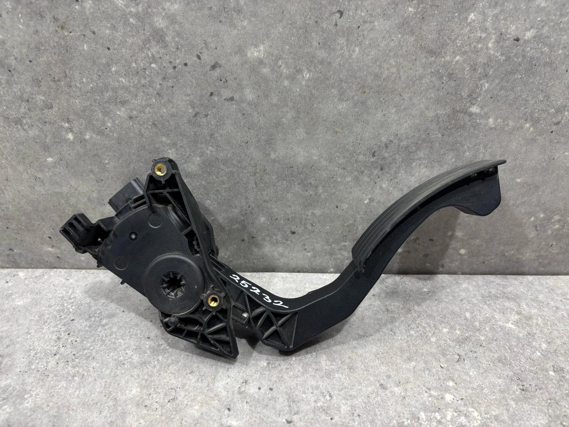 Педаль газа Renault Logan 2 L8 2017 180022703R - миниатюра 4