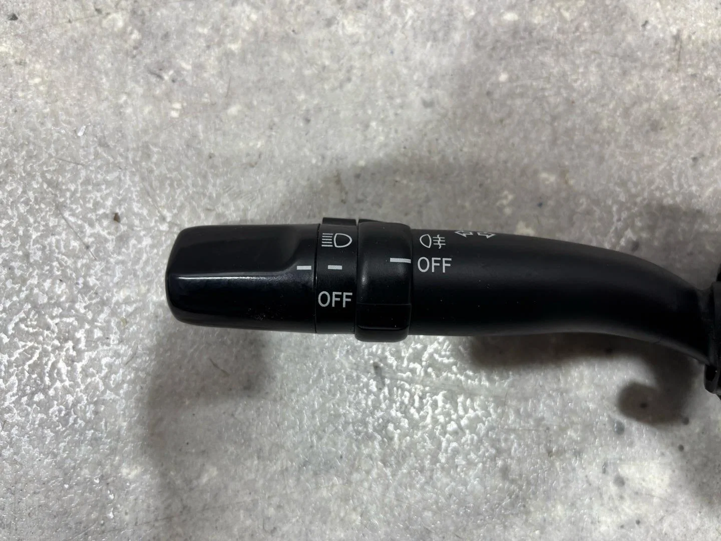 Переключатель поворотов Toyota Avensis 8414005100 - миниатюра 2