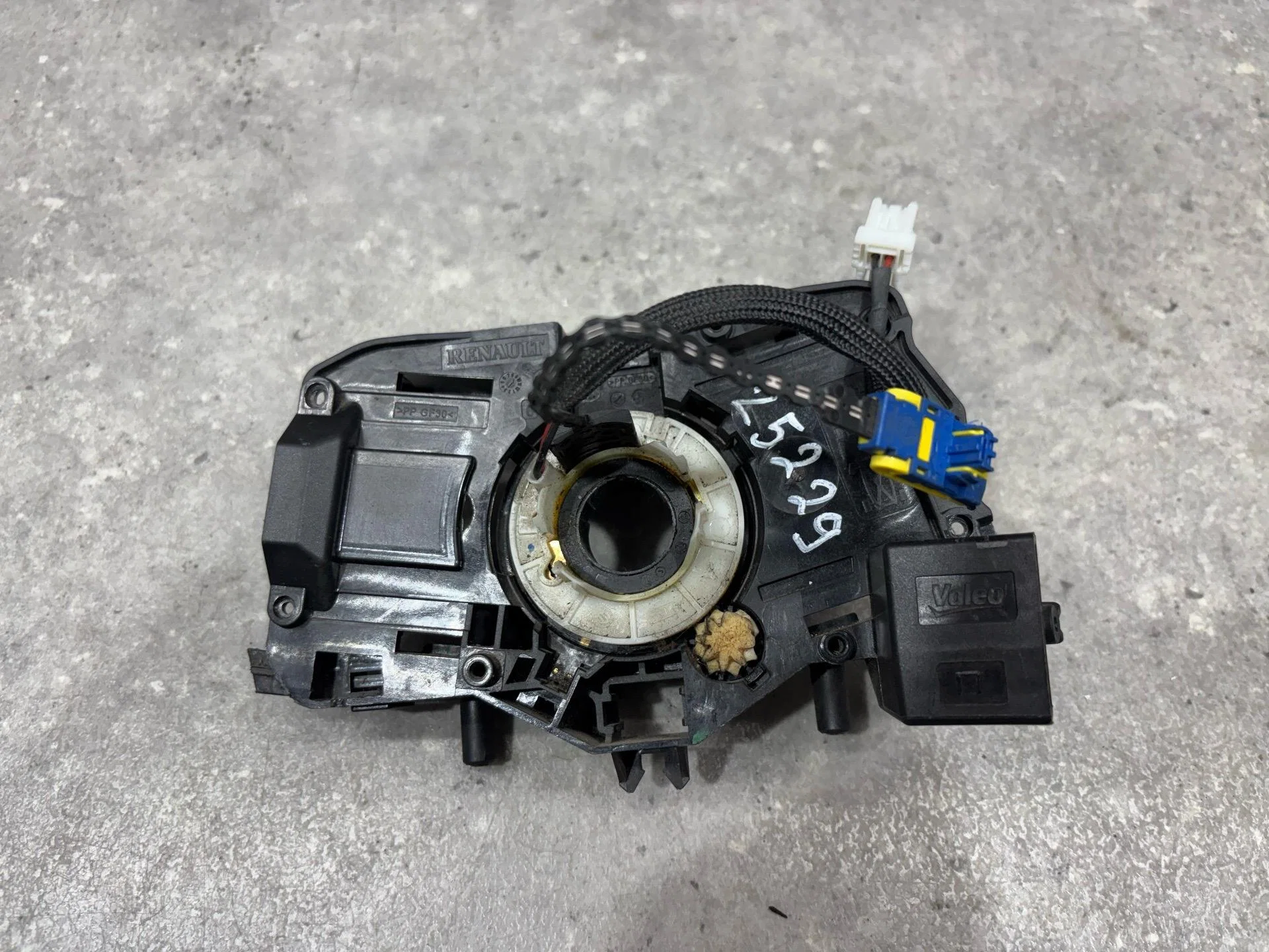 Шлейф рулевой Renault Logan 2 L8 2017 255671336R - изображение 1