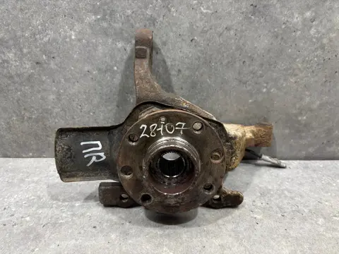 Кулак передний правый Opel Astra H рест. L48 2007
