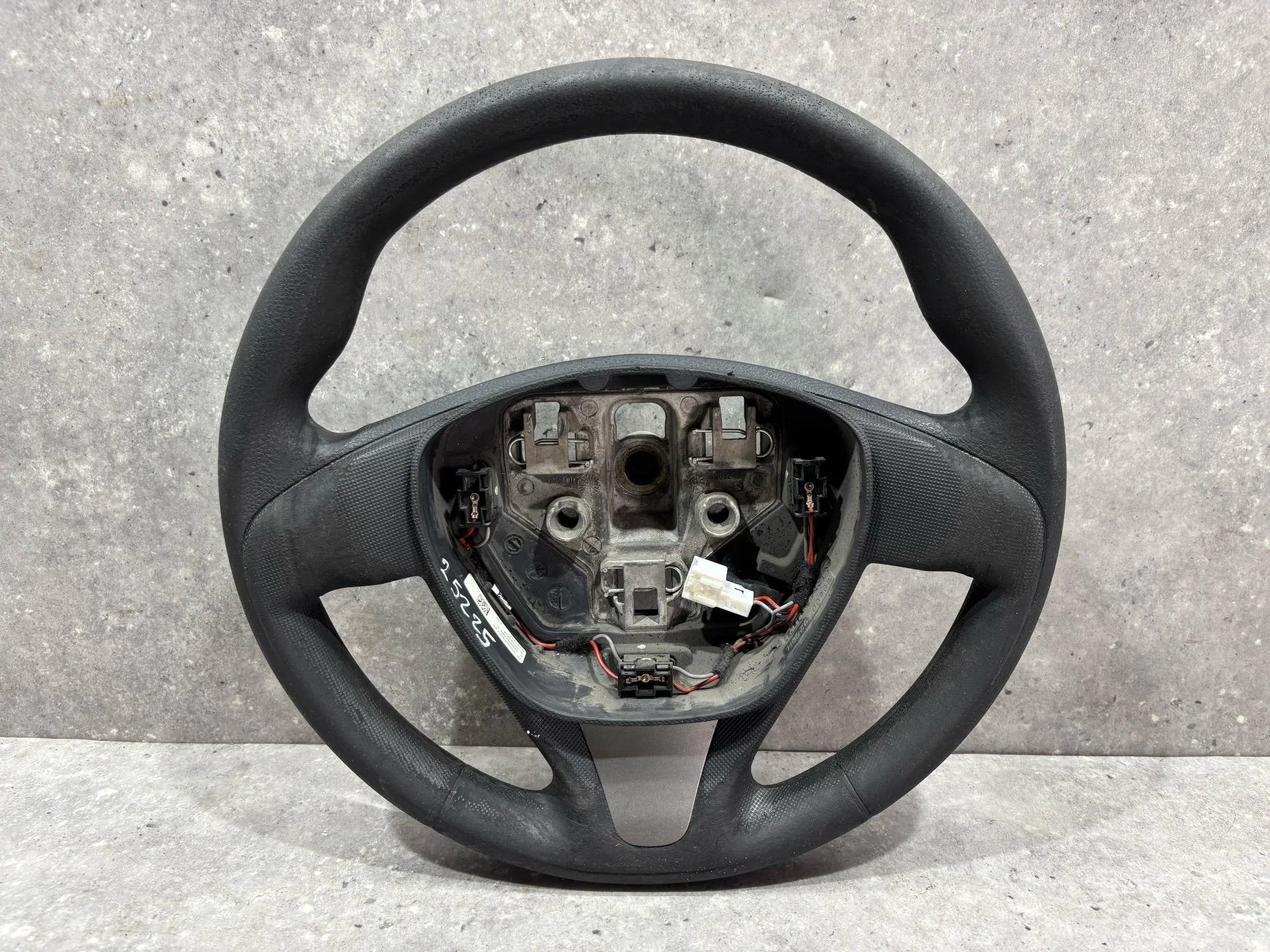 Руль Renault Logan 2 L8 2017 484009256R - изображение 1