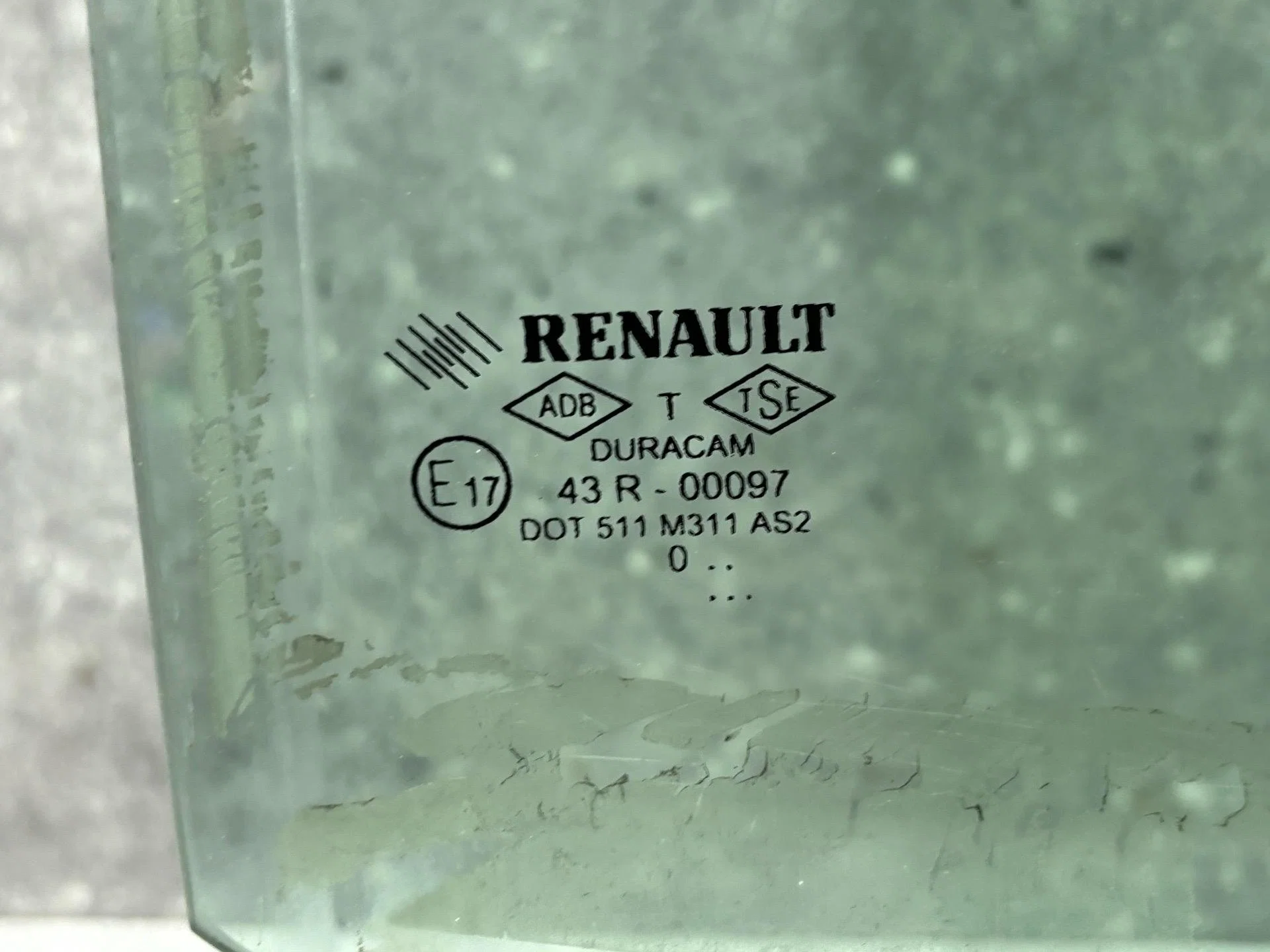 Стекло двери задней правой Renault Symbol 2 LU01 - миниатюра 2
