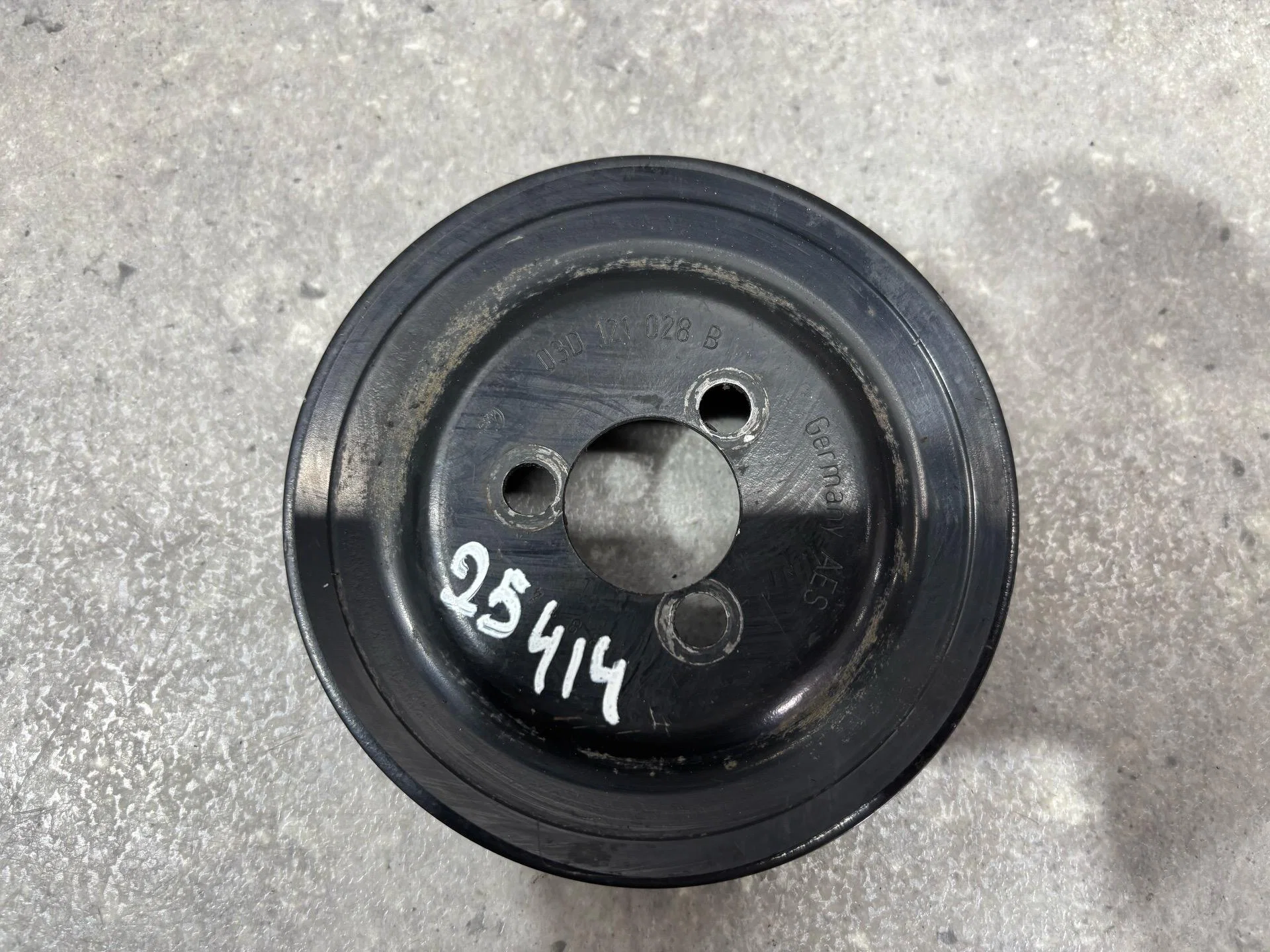 Шкив помпы Volkswagen Polo 5 6C1 2014 03D121028B - изображение 1