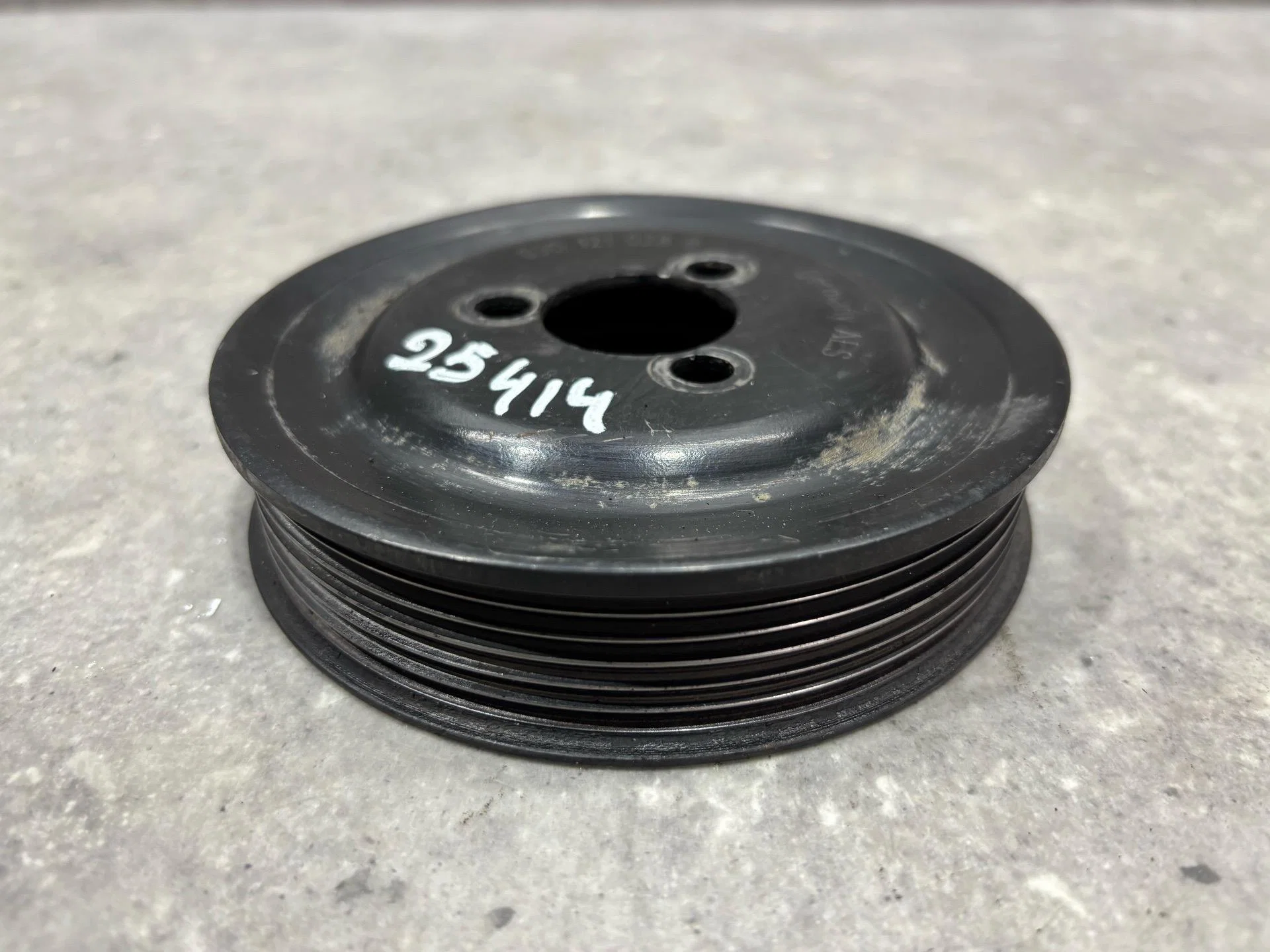 Шкив помпы Volkswagen Polo 5 6C1 2014 03D121028B - миниатюра 3
