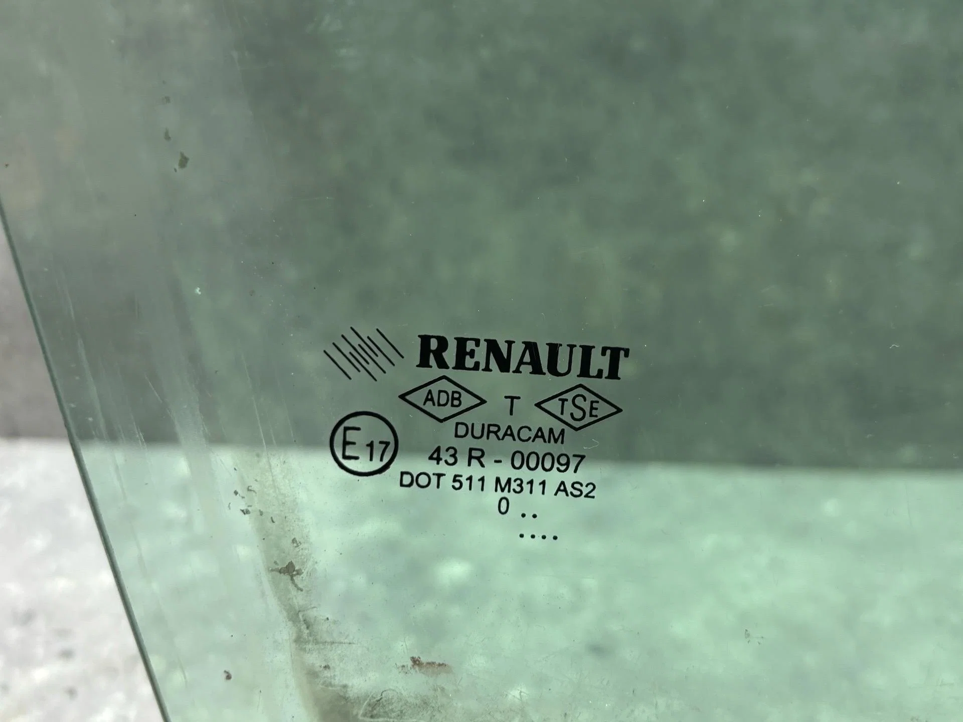 Стекло двери передней правой Renault Symbol 2 LU01 - миниатюра 2