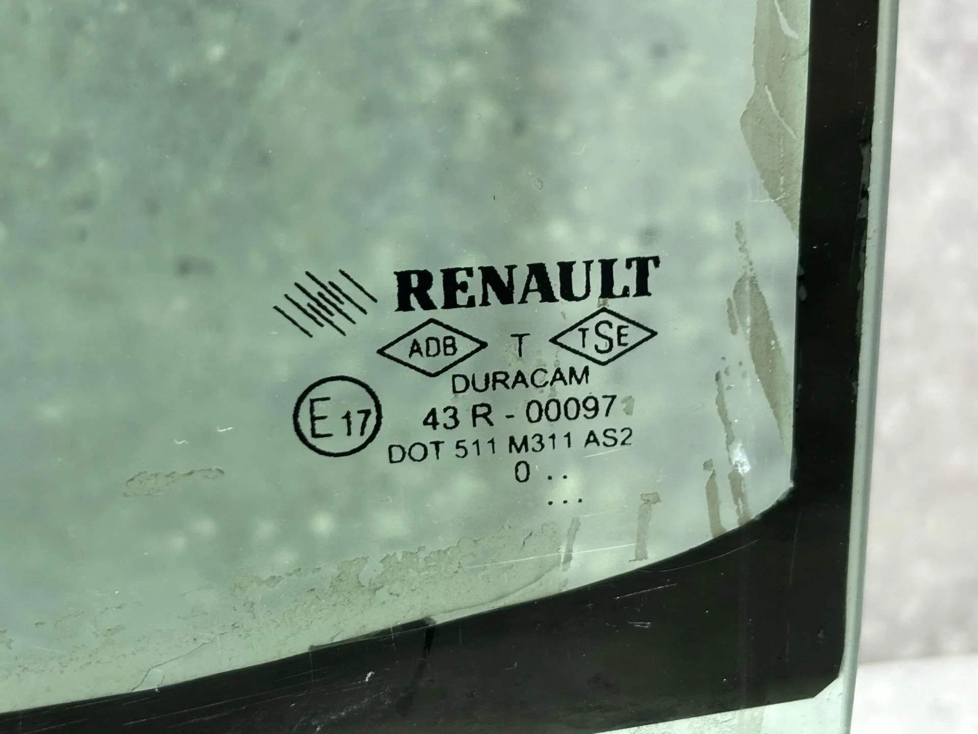 Стекло двери задней левой Renault Symbol 2 LU01 - миниатюра 2
