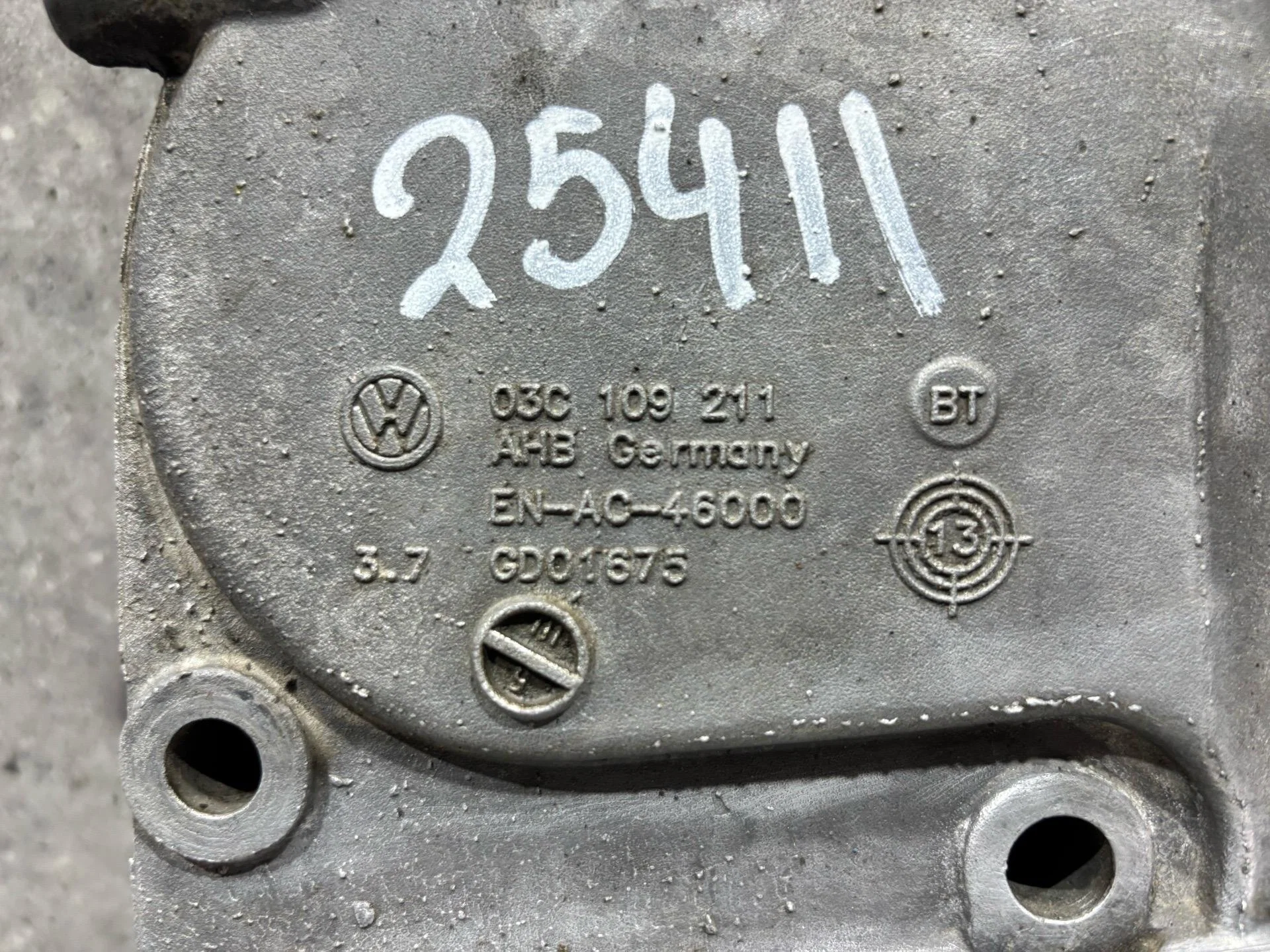 Крышка двигателя передняя Volkswagen Polo 5 6C1 - миниатюра 4