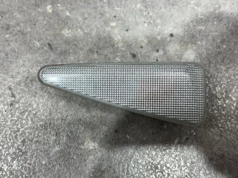 Повторитель поворота на крыле левый Renault Symbol