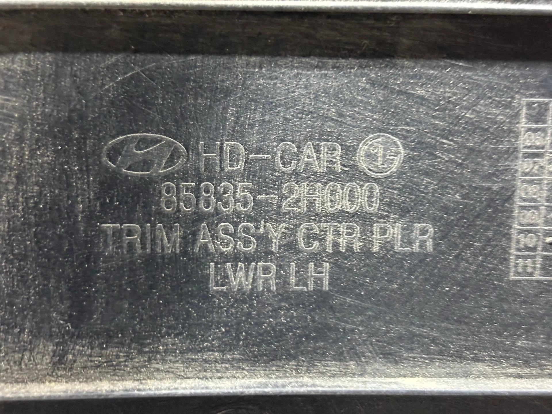 Обшивка центральной стойки левая Hyundai Elantra 4 - миниатюра 10
