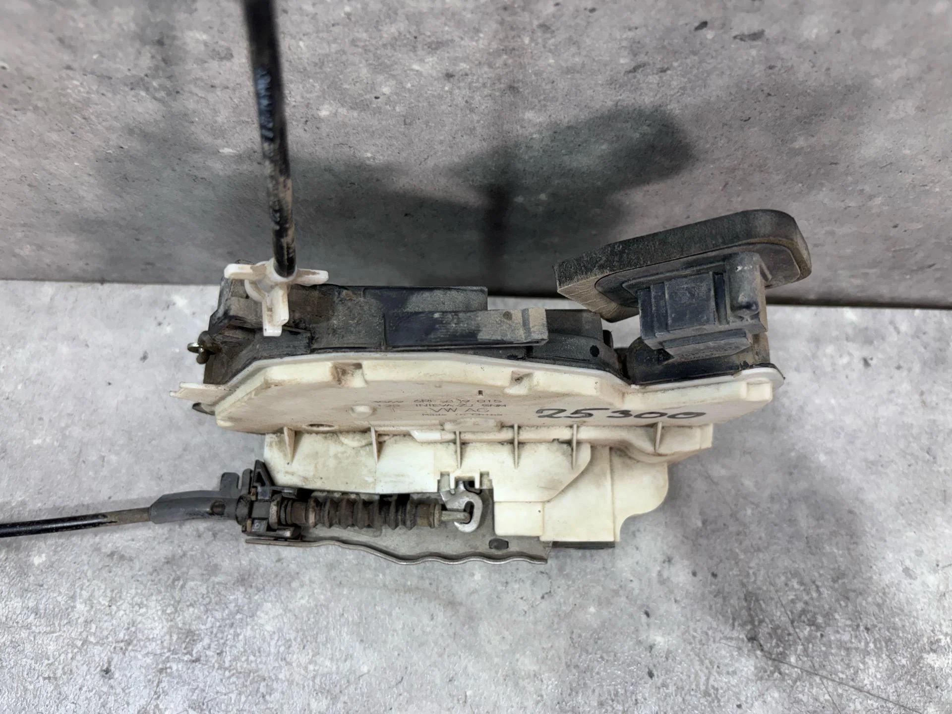 Замок двери задней левой Volkswagen Polo 5 6C1 - миниатюра 3