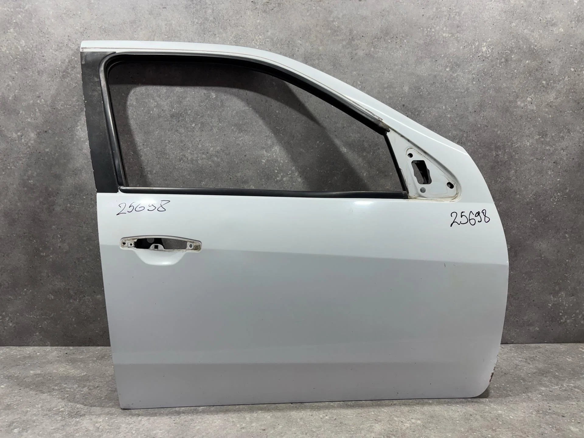 Дверь передняя правая Renault Symbol 2 LU01 2010 - изображение 1