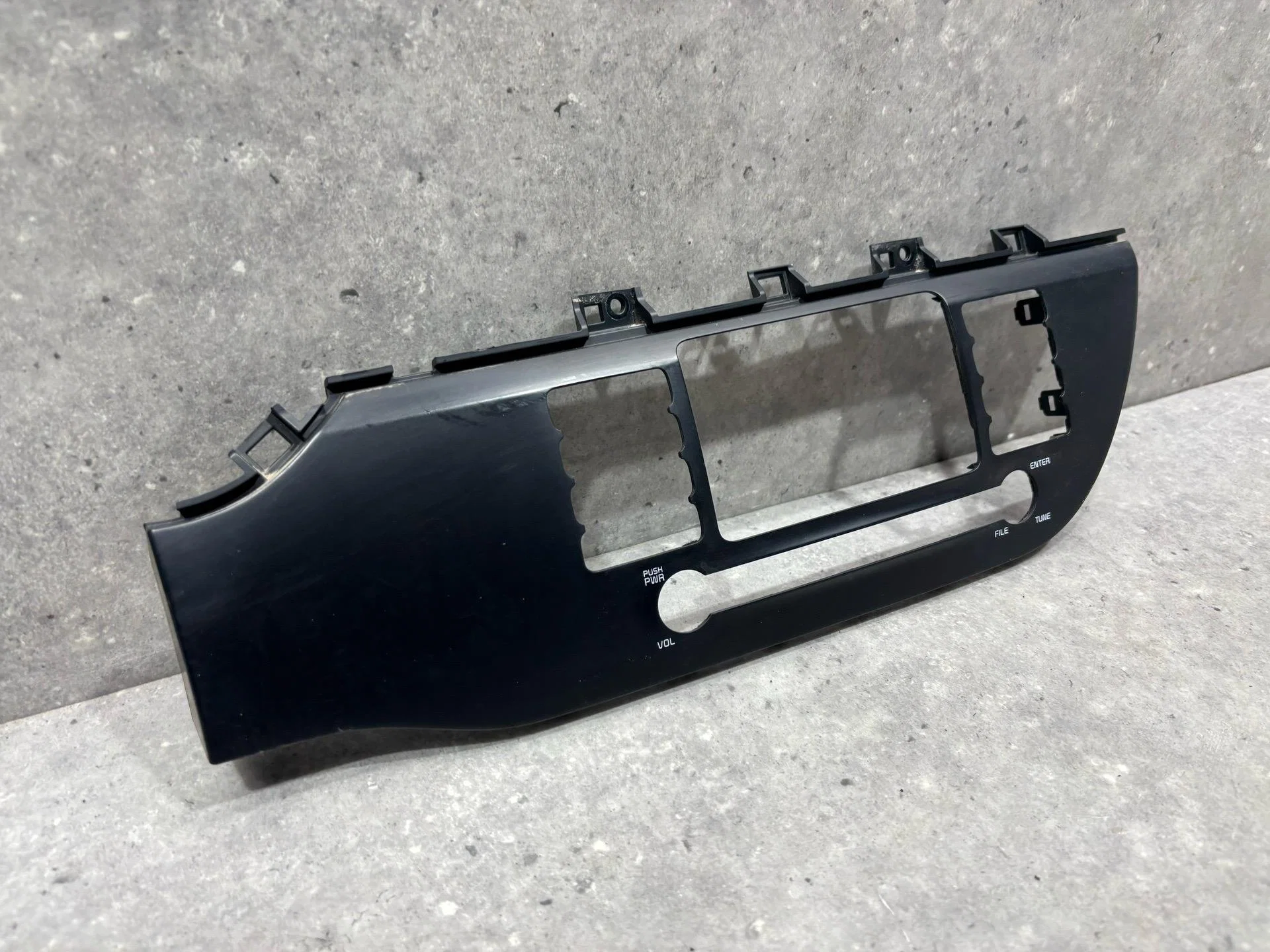 Рамка магнитолы Kia Rio 4 FB 2018 84740H0100WK - миниатюра 3