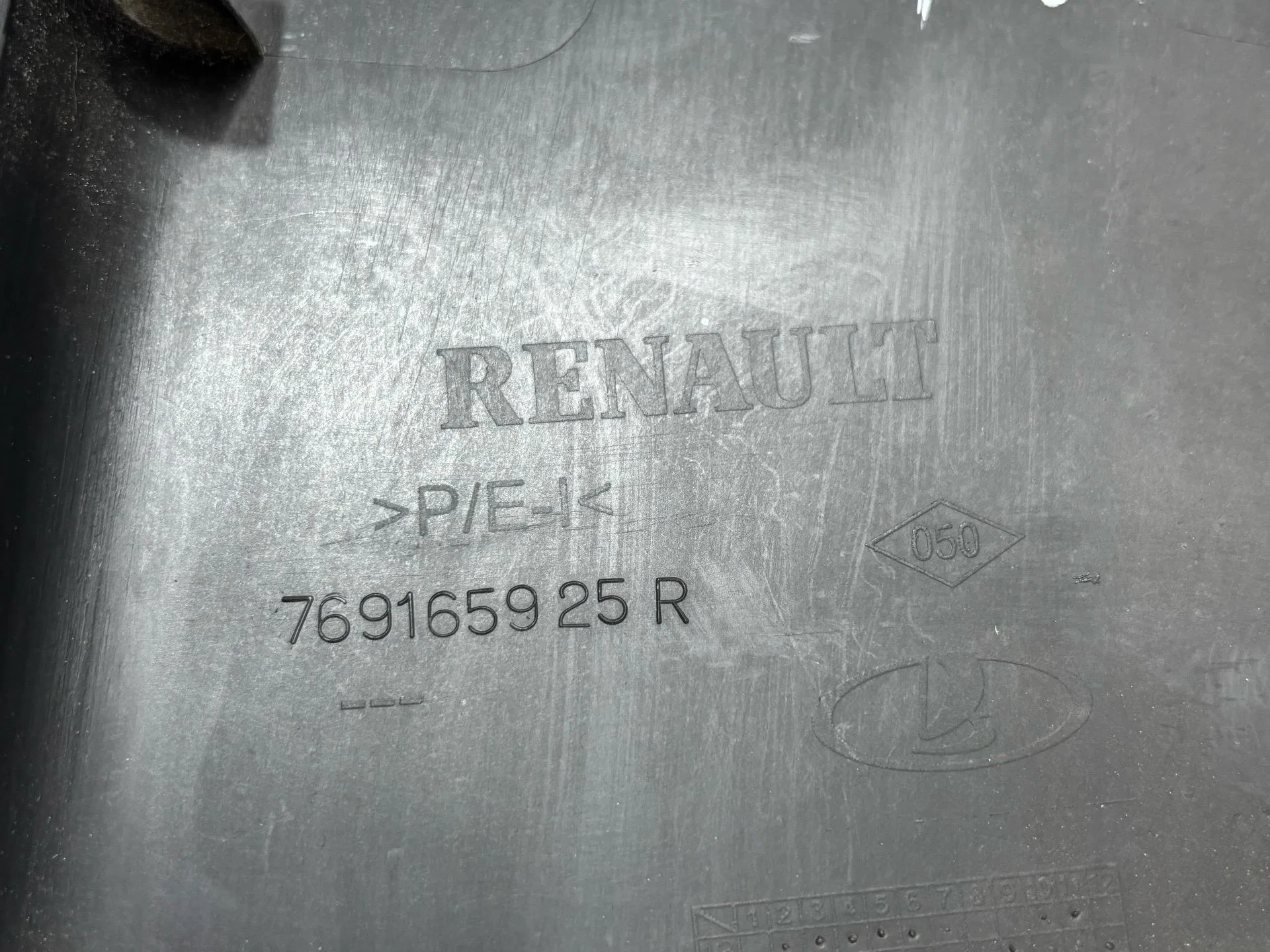 Обшивка центральной стойки левая Renault Sandero 2 - миниатюра 10