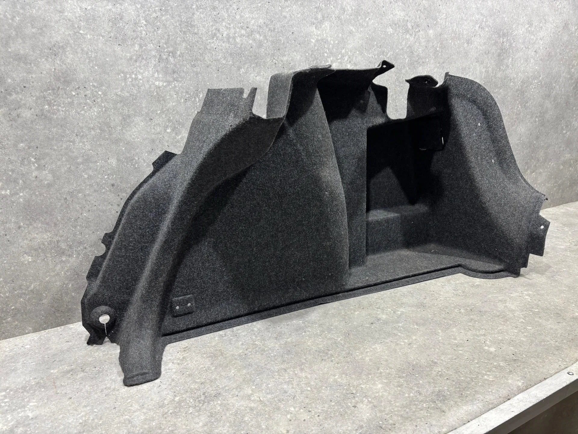 Обшивка отсека багажника правая Volkswagen Jetta - миниатюра 2