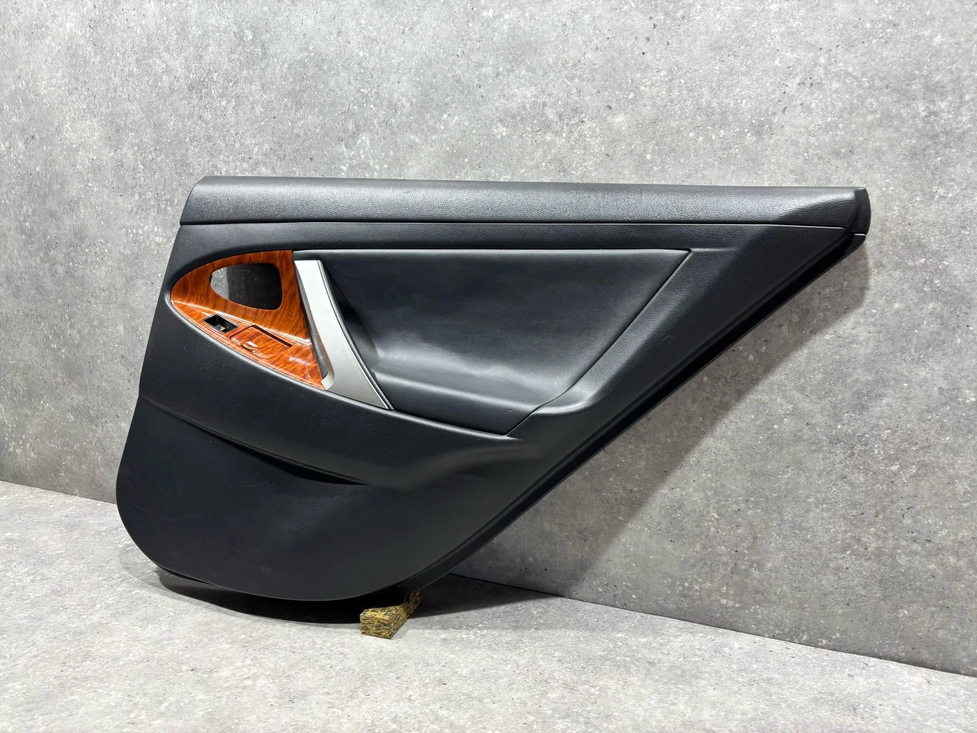 Обшивка двери задней правой Toyota Camry 7 XV40 - миниатюра 2