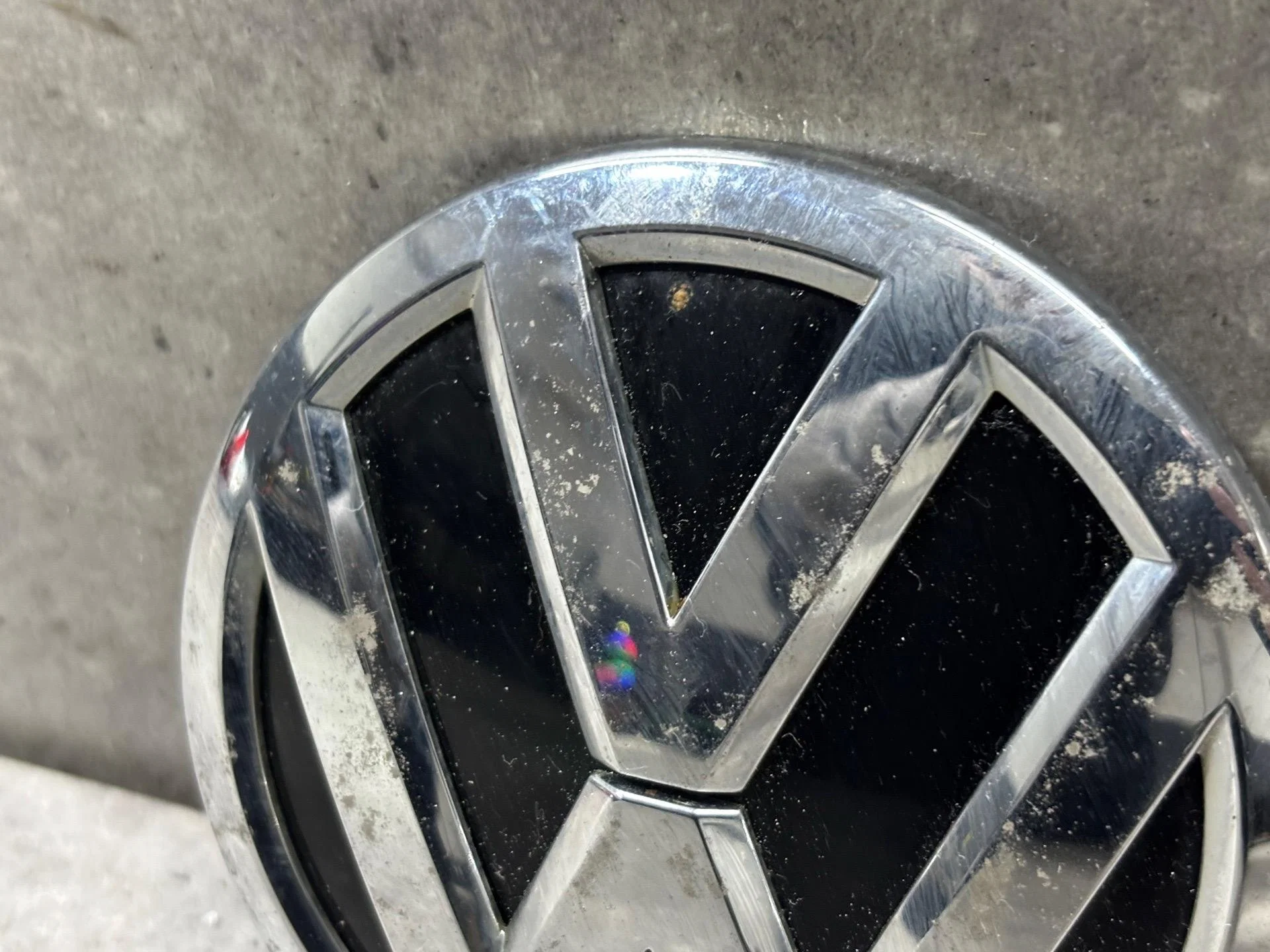 Значок (эмблема) крышки багажника Volkswagen Jetta - миниатюра 4