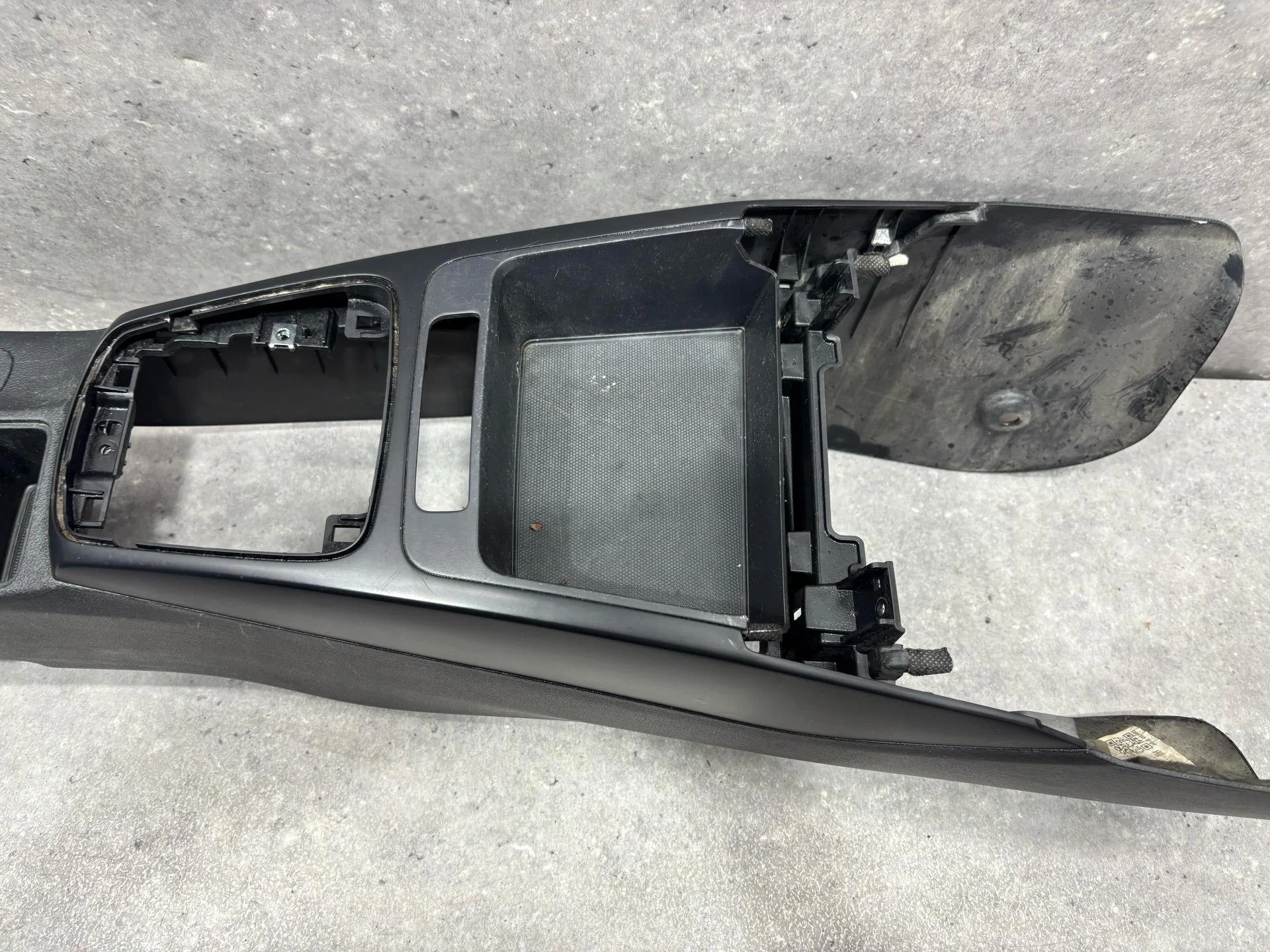 Консоль салона Kia Rio 4 FB 2018 84611H0000WK - миниатюра 7