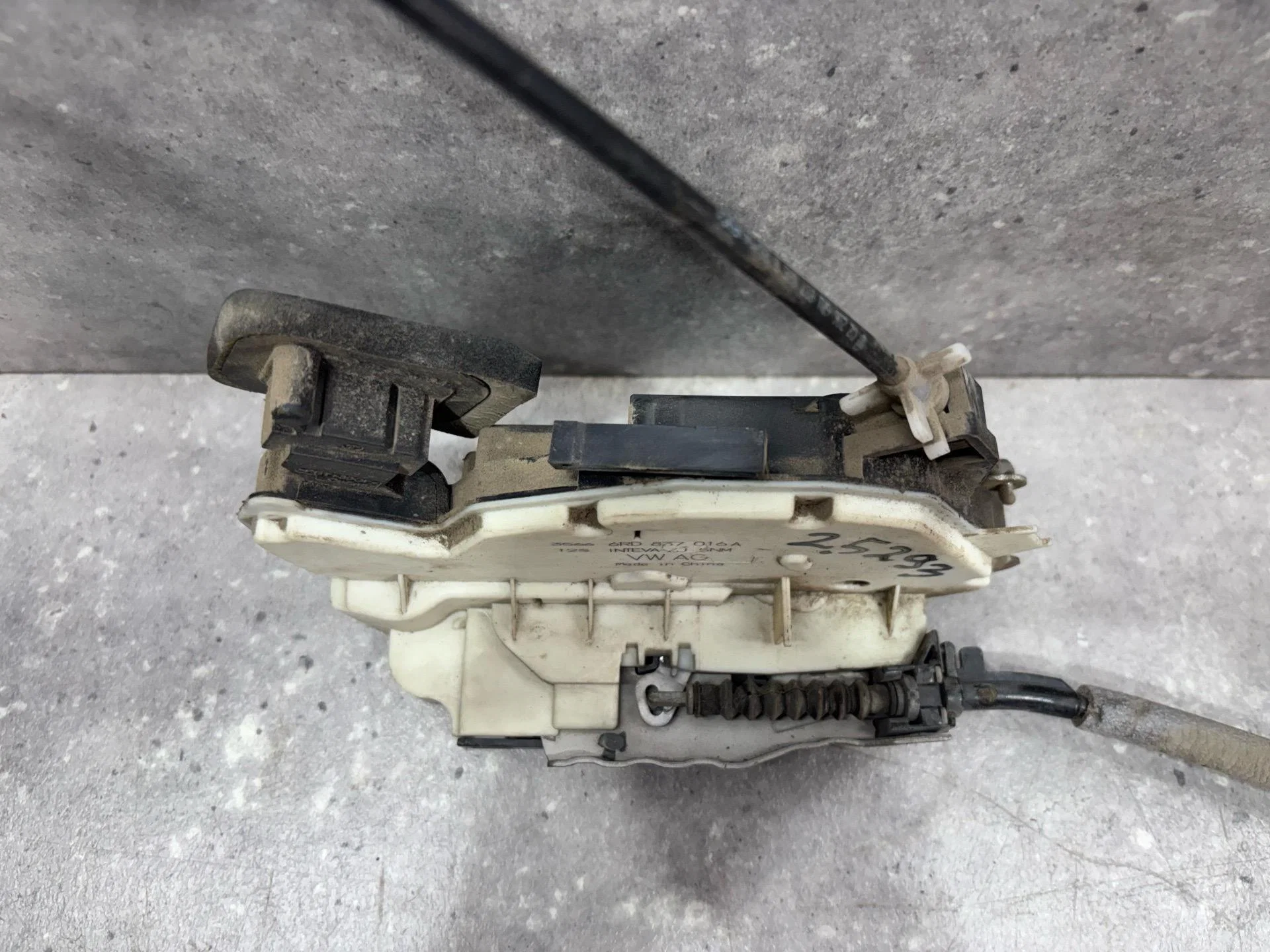 Замок двери передней правой Volkswagen Polo 5 6C1 - миниатюра 3
