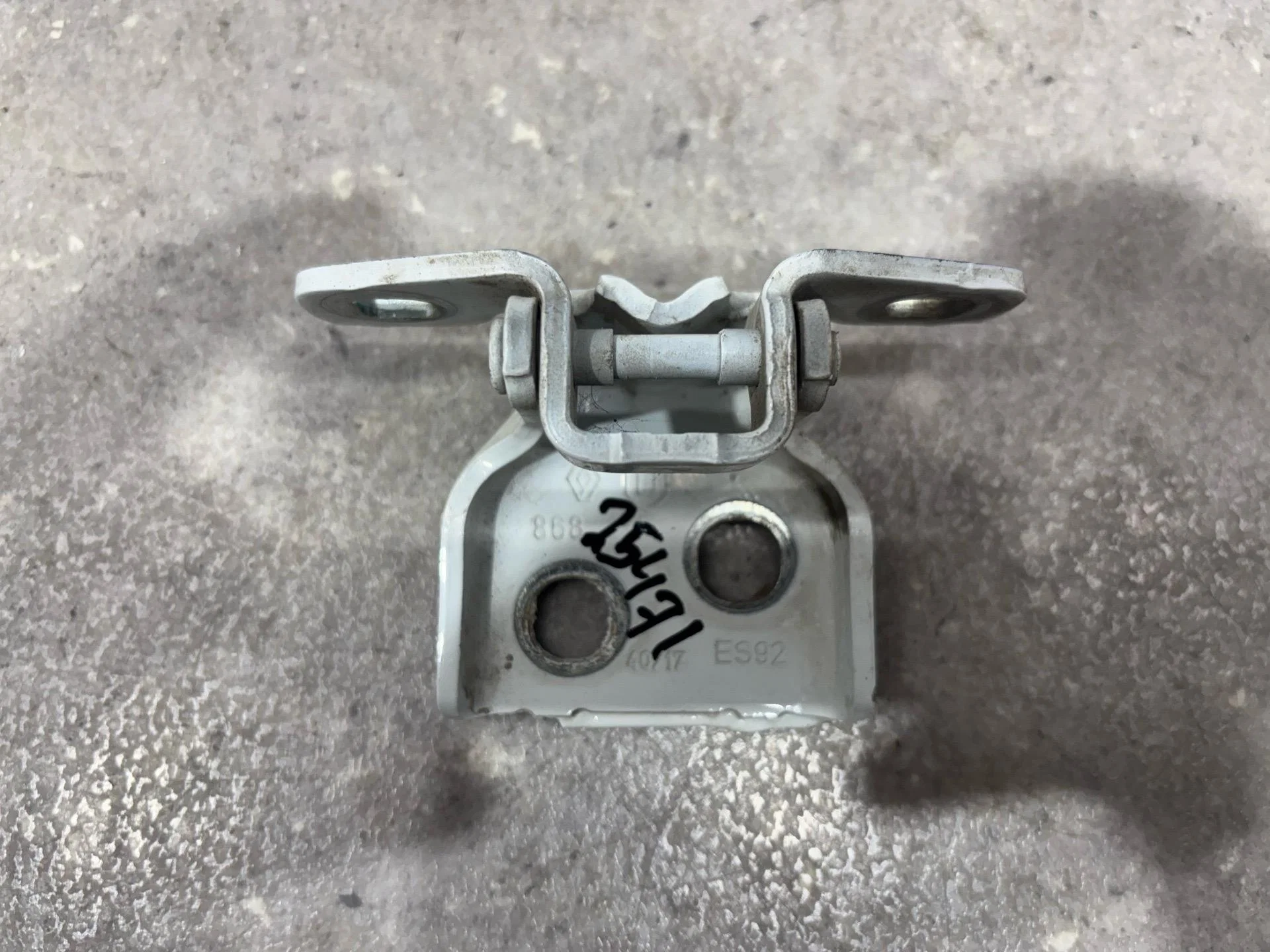 Петля двери Renault Logan 2 L8 2017 6001546883 - миниатюра 2