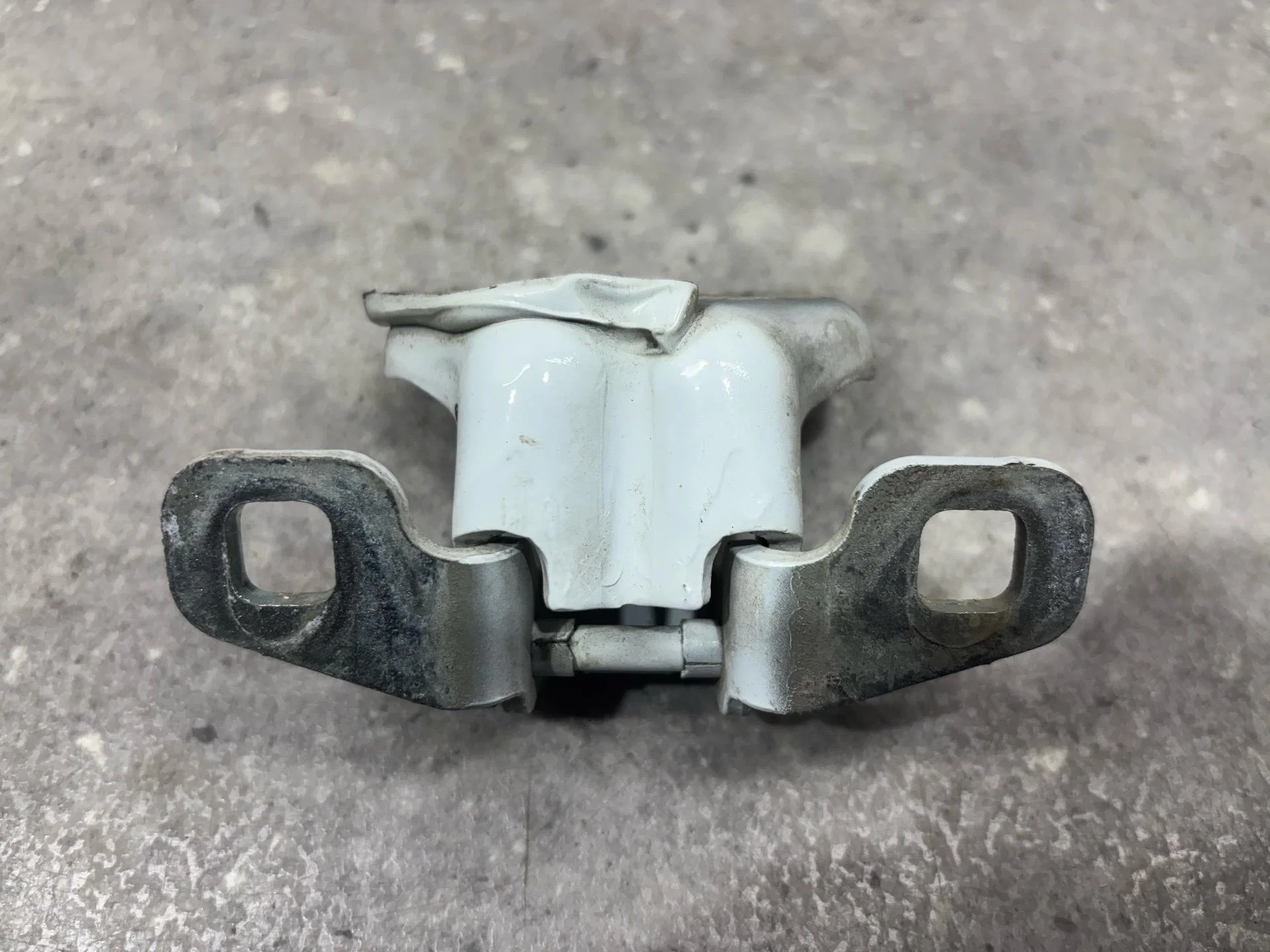 Петля двери Renault Logan 2 L8 2017 6001546883 - миниатюра 3