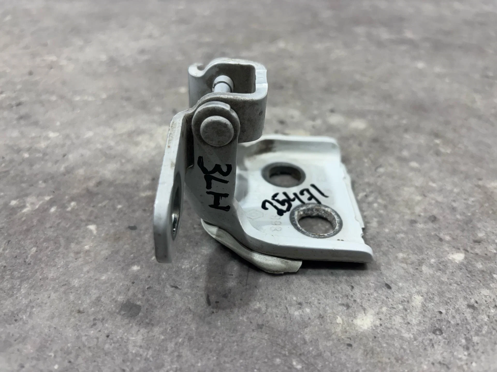 Петля двери Renault Logan 2 L8 2017 6001546883 - миниатюра 5