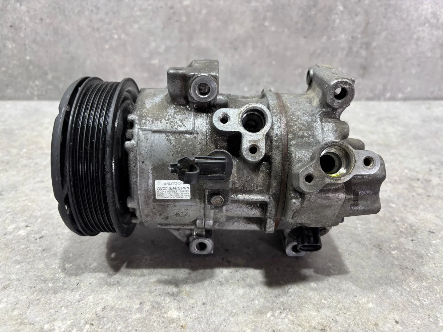 Компрессор кондиционера Toyota Avensis 8831005080 - изображение 1