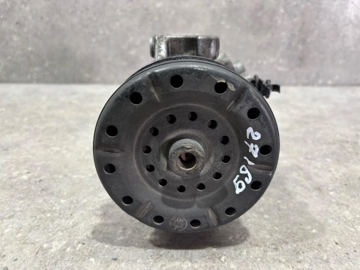 Компрессор кондиционера Toyota Avensis 8831005080 - миниатюра 4