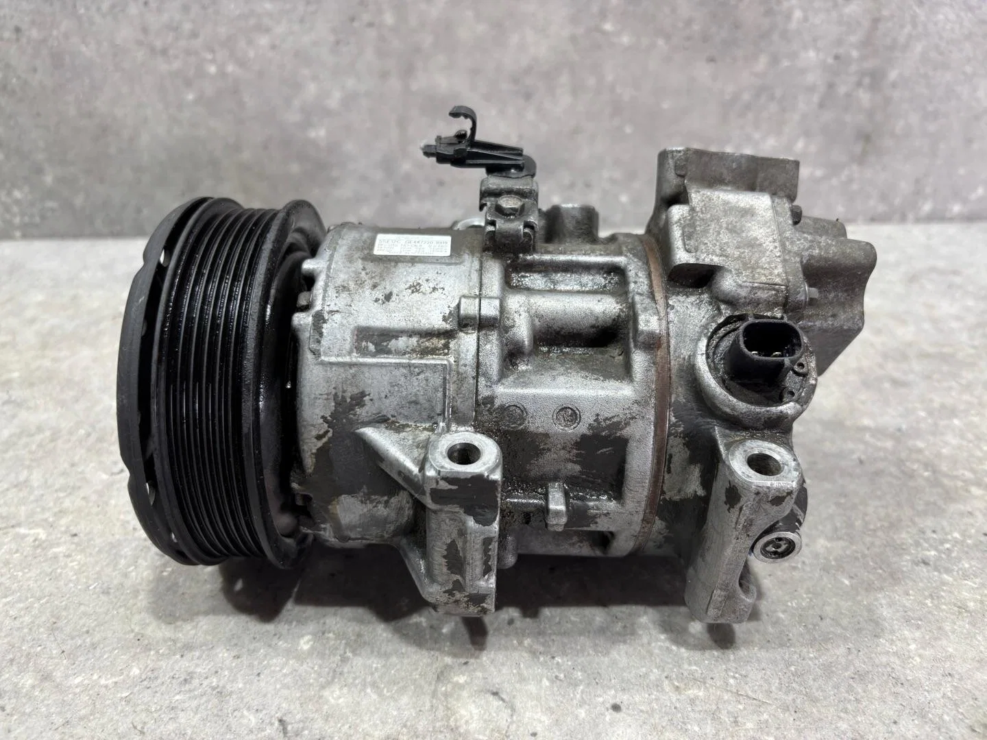 Компрессор кондиционера Toyota Avensis 8831005080 - миниатюра 7