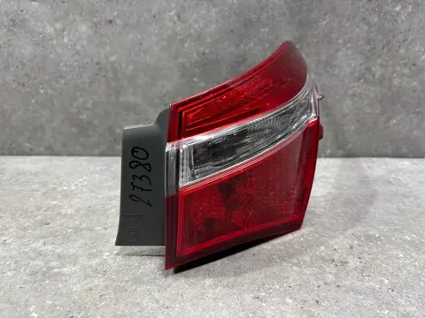 Фонарь задний наружный правый Toyota Corolla