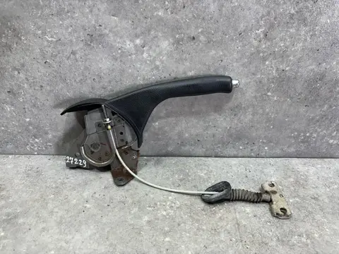 Кран ручного тормоза (ручник) Toyota Avensis