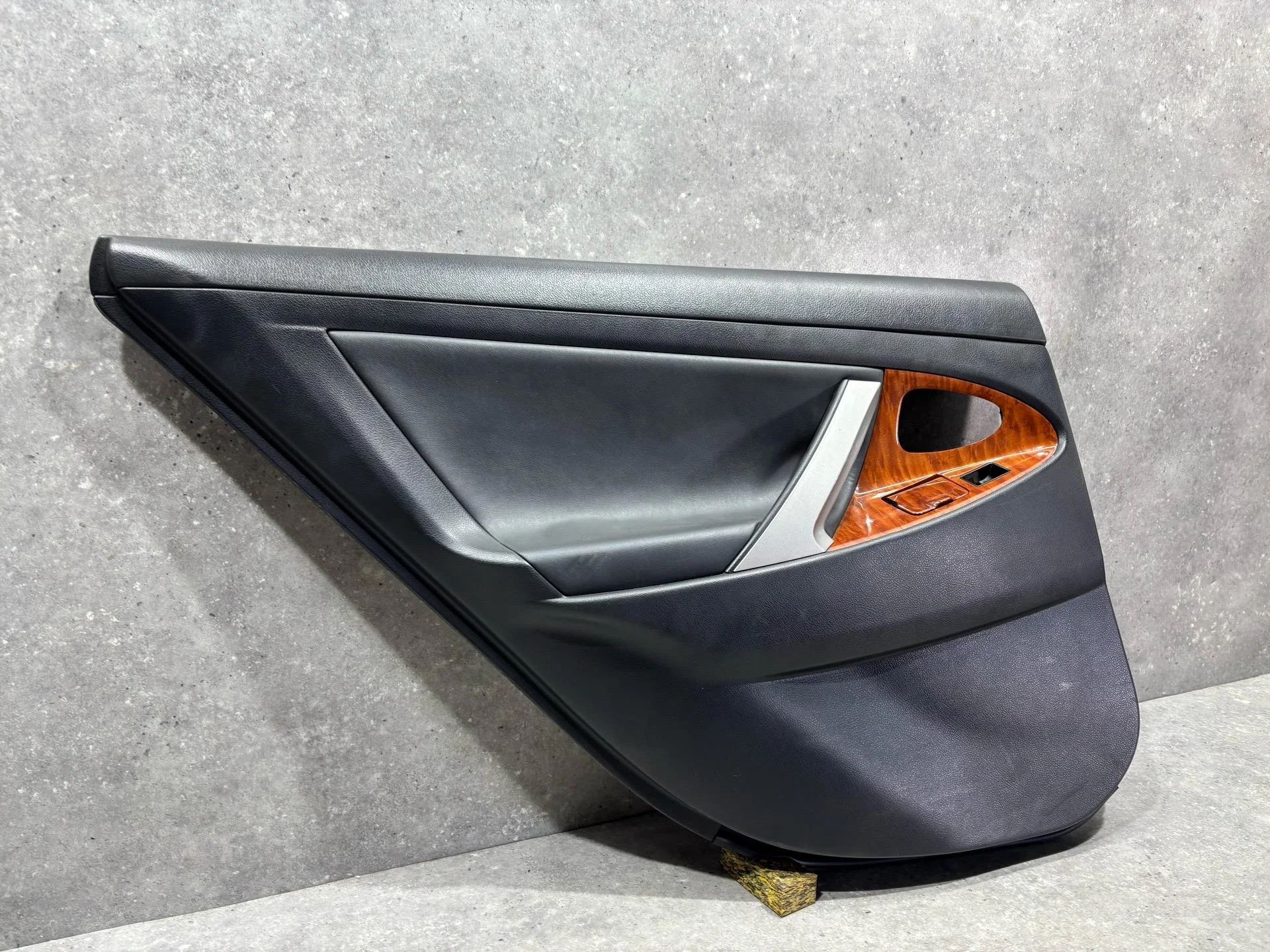 Обшивка двери задней левой Toyota Camry 7 XV40 - миниатюра 3