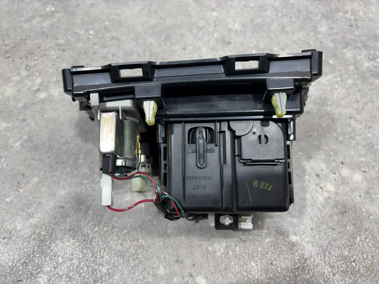 Пепельница Toyota Camry 7 XV40 ACV40 2007 - миниатюра 8