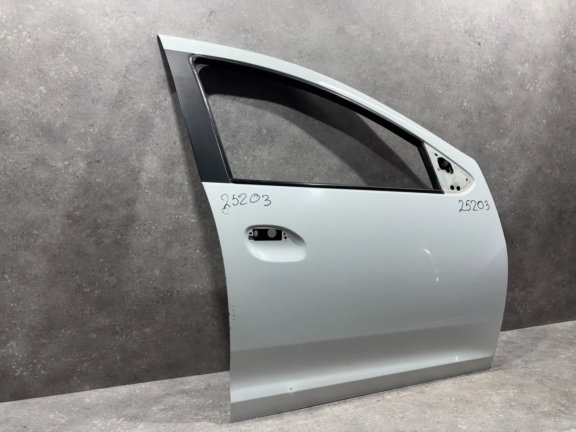 Дверь передняя правая Renault Logan 2 L8 2017 - миниатюра 3