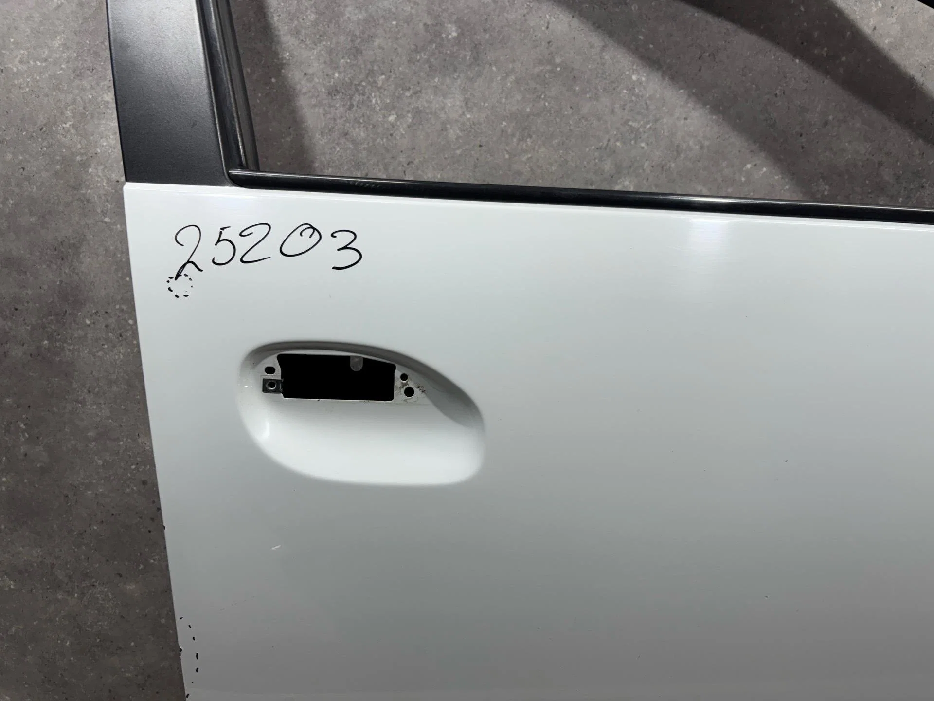 Дверь передняя правая Renault Logan 2 L8 2017 - миниатюра 4