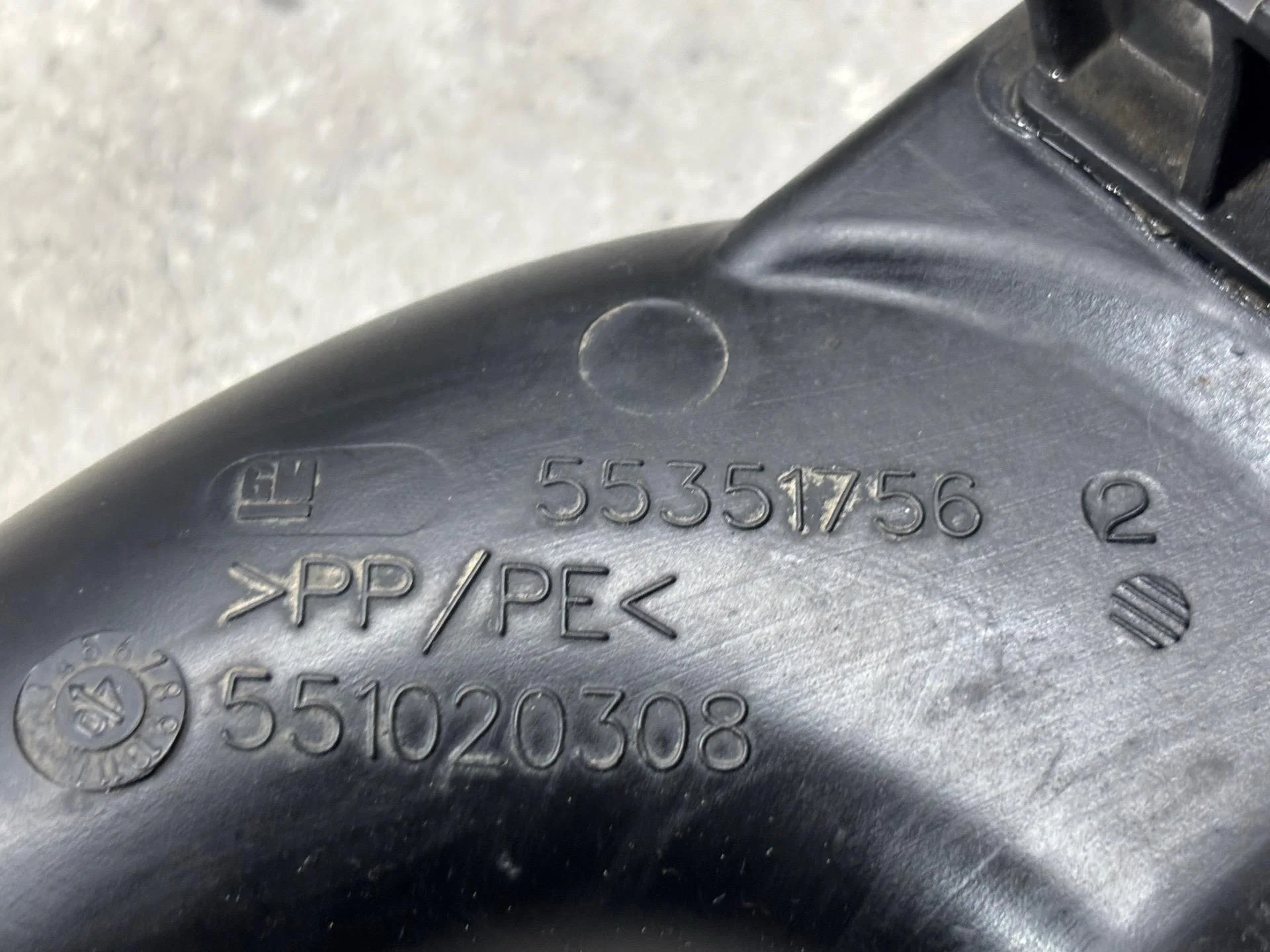 Воздухозаборник Opel Astra H рест. L48 2007 - миниатюра 7
