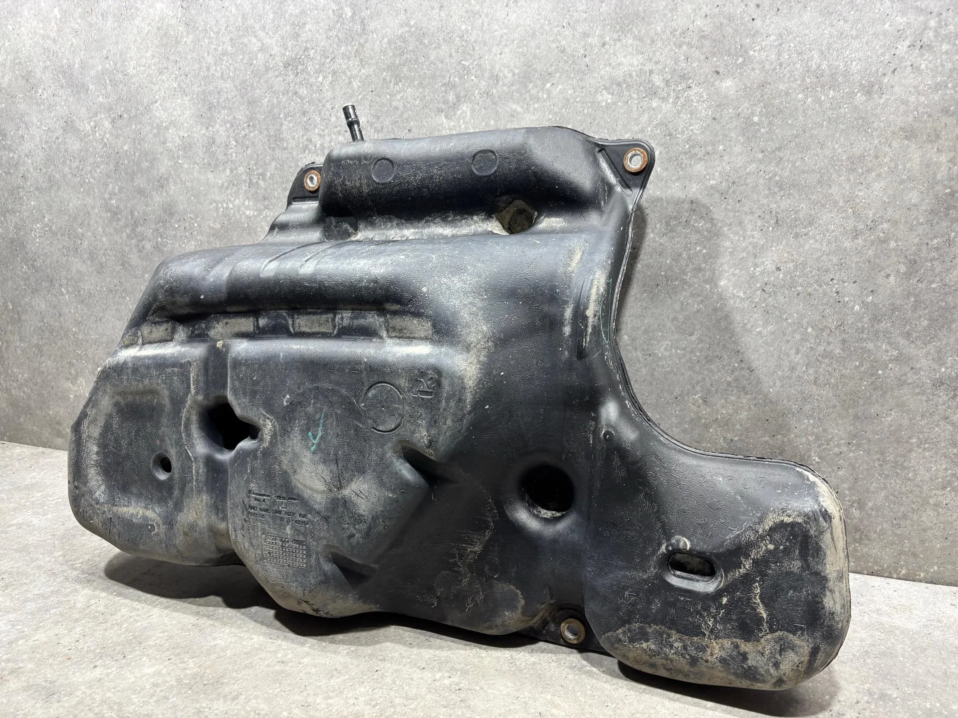 Топливный бак Toyota Corolla 11 E180 NDE180 2013 - миниатюра 6