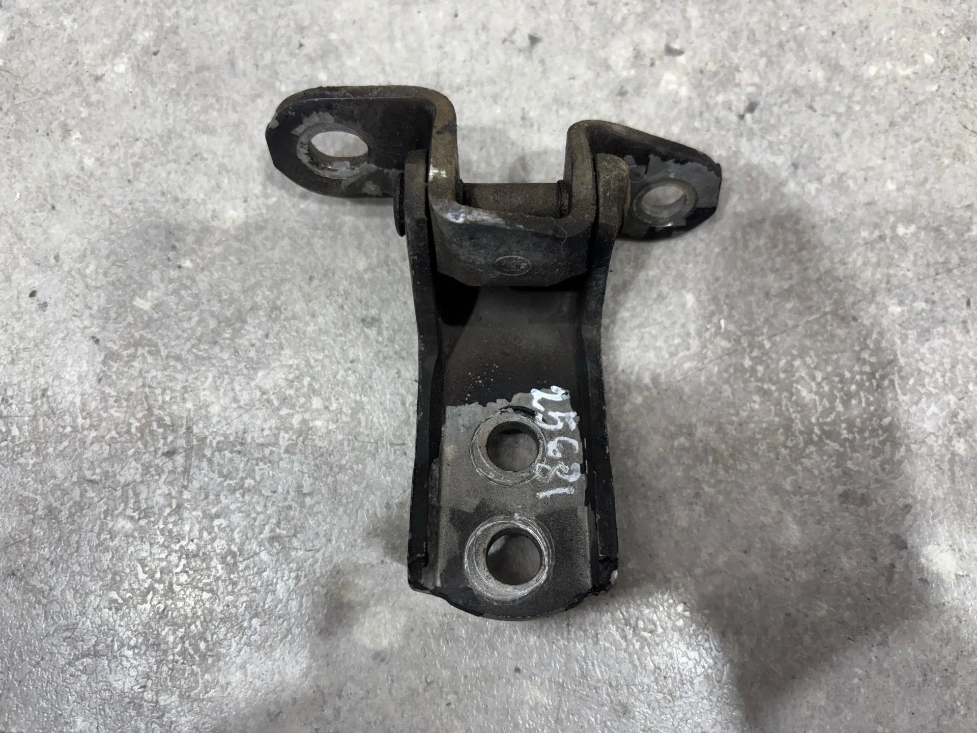Петля двери передней правой Toyota RAV4 3 XA30 - миниатюра 2