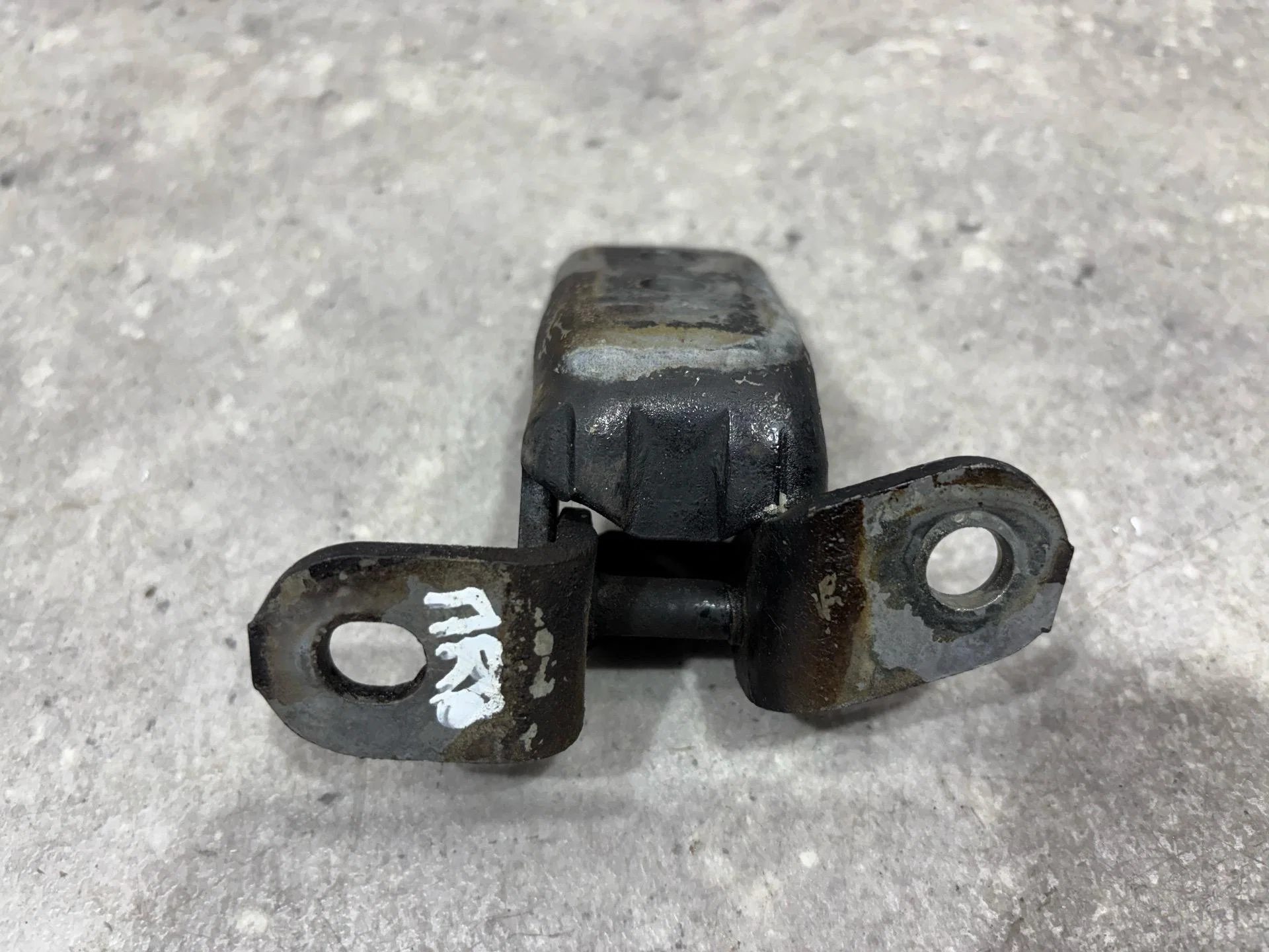 Петля двери передней правой Toyota RAV4 3 XA30 - миниатюра 3
