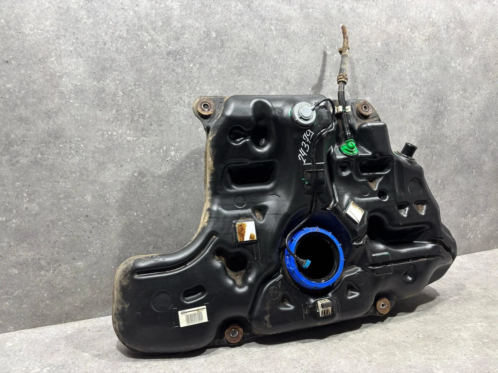 Топливный бак Toyota Avensis 3 T270 ADT270 2010 - миниатюра 3