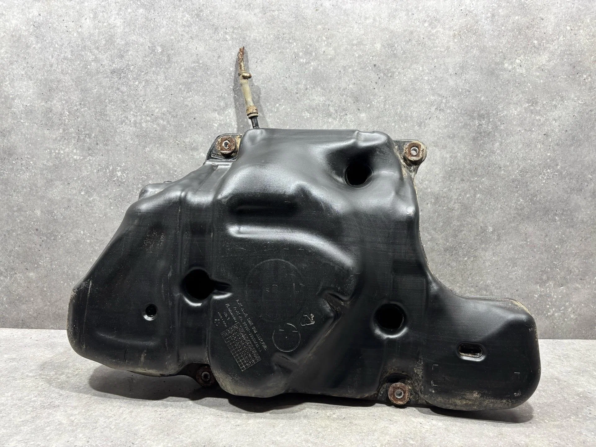 Топливный бак Toyota Avensis 3 T270 ADT270 2010 - миниатюра 5